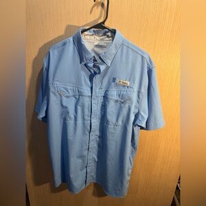 Mens Columbia PFG Fishing Light Blue Casual Button Down Shirt Size medium